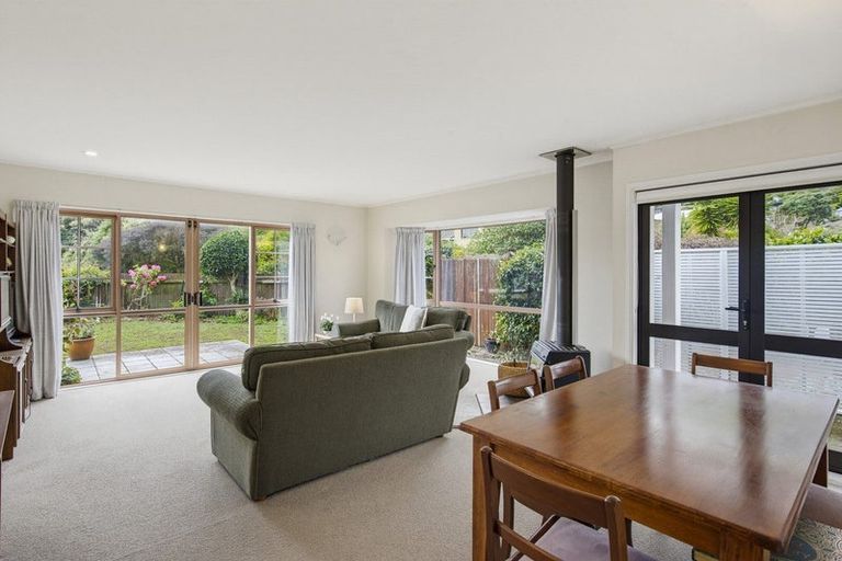Photo of property in 15a Te Maku Grove, Waikanae, 5036