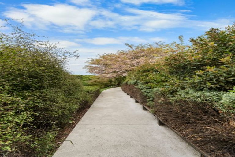 Photo of property in 100 Mcmahon Drive, Aidanfield, Christchurch, 8025