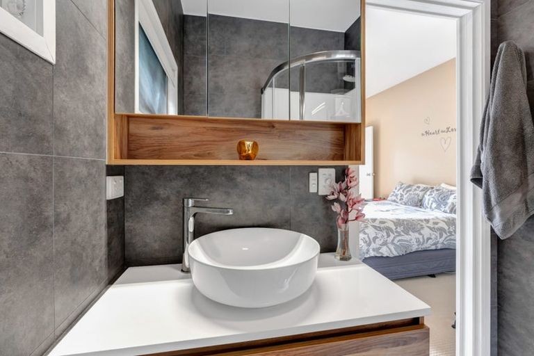 Photo of property in 10 Caledonia Place, Highlands Park, New Plymouth, 4312