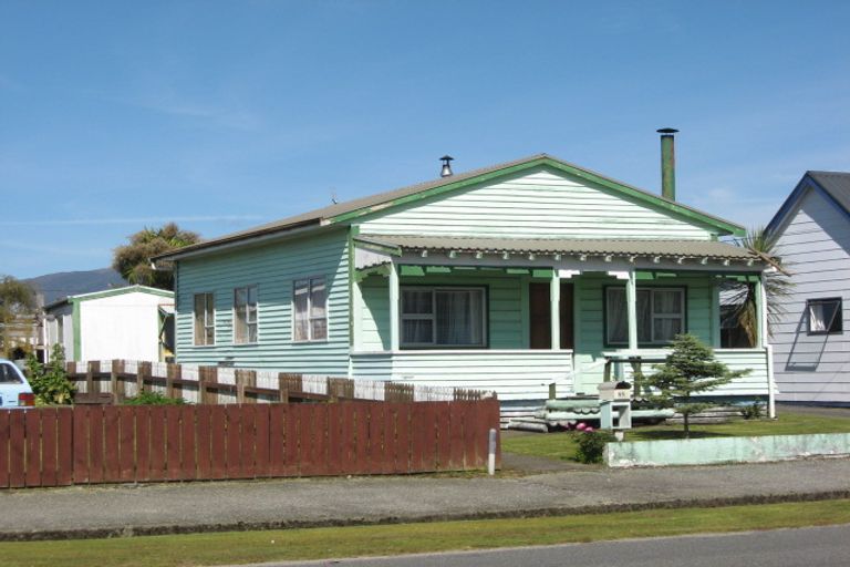 Photo of property in 91 Russell Street, Westport, 7825