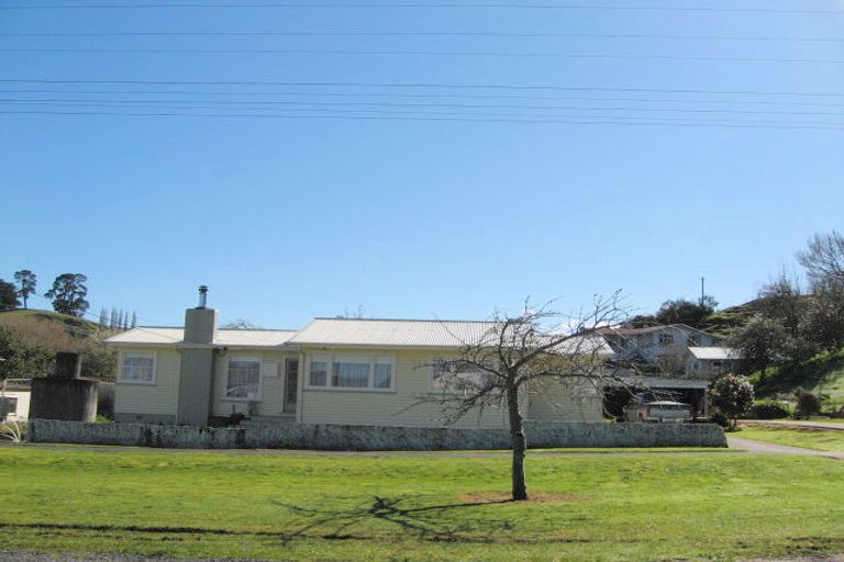 Photo of property in 9 Rangatira Road, Hunterville, 4730