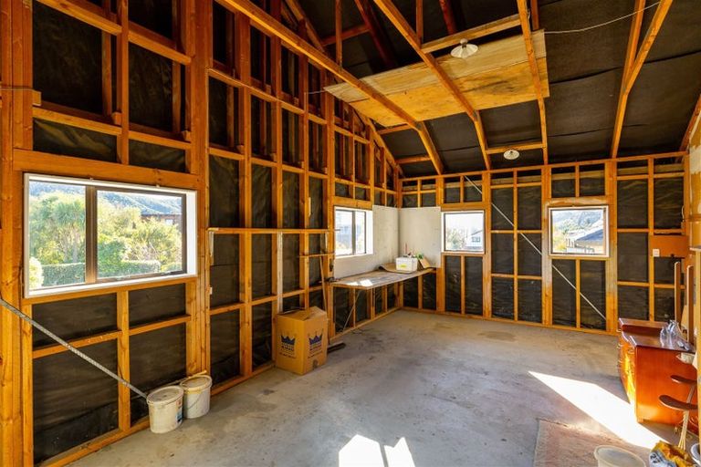 Photo of property in 35 Moana View Road, Waikawa, Picton, 7220