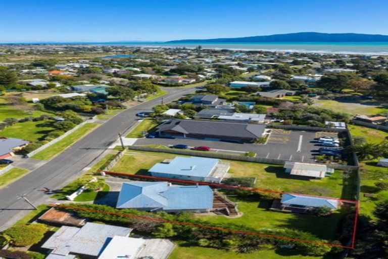 Photo of property in 47 Te Moana Road, Waikanae Beach, Waikanae, 5036