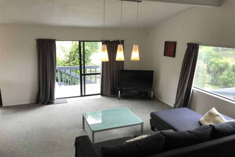 Photo of property in 2/9a Kitewao Street, Northcote, Auckland, 0627