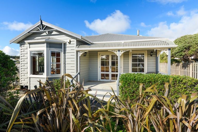 Photo of property in 32 Kent Avenue, Waitarere Beach, Levin, 5510