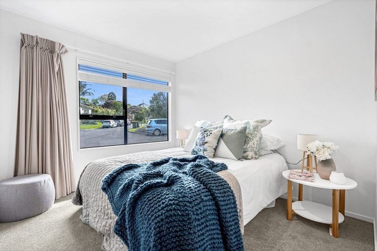 Photo of property in 9 Wyatt Place, Glendene, Auckland, 0602