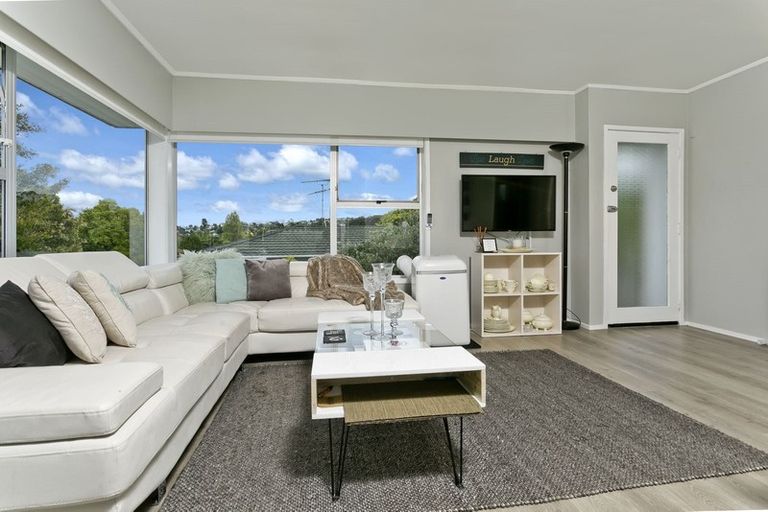Photo of property in 2/2 Lambrown Drive, Totara Vale, Auckland, 0629