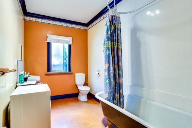 Photo of property in 124 Shakespeare Road, Bluff Hill, Napier, 4110