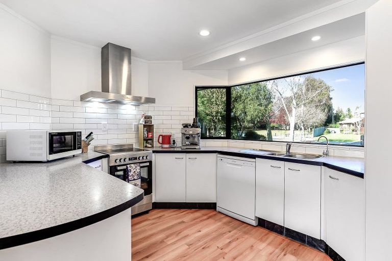 Photo of property in 90 Endeavour Avenue, Flagstaff, Hamilton, 3210