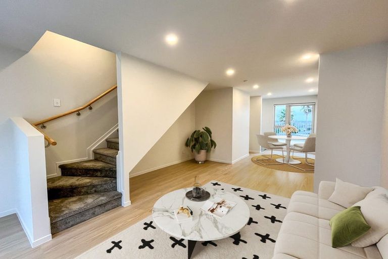 Photo of property in 14/9 Aeroview Drive, Beach Haven, Auckland, 0626