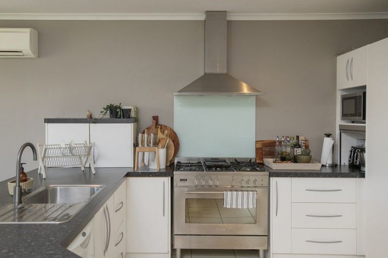 Photo of property in 13 Parkview Place, Riverdale, Gisborne, 4010