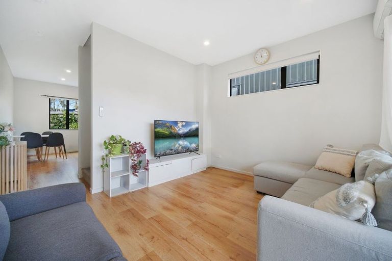 Photo of property in 12/9 Schnapper Rock Road, Greenhithe, Auckland, 0632
