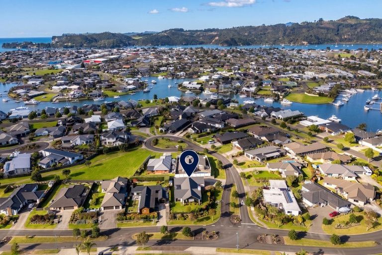 Photo of property in 1 Topping Place, Whitianga, 3510