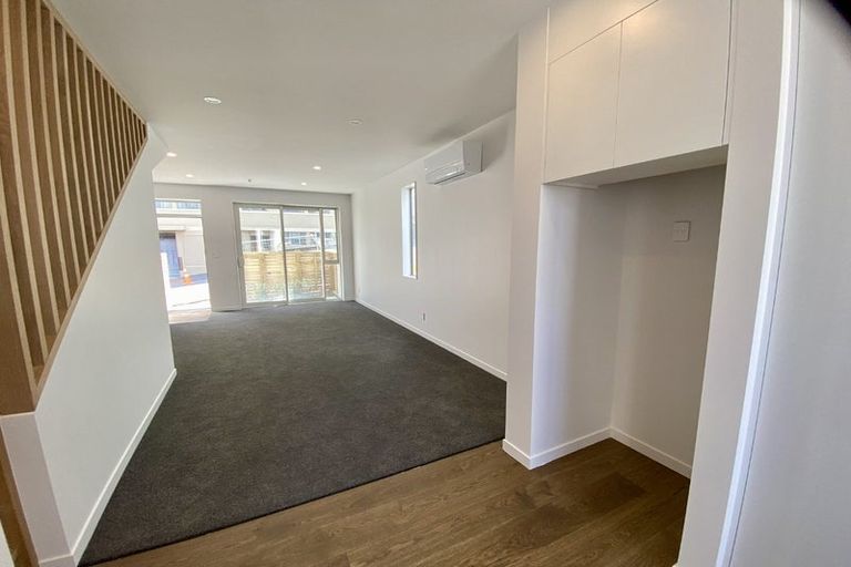 Photo of property in 2/30 Pirie Street, Mount Victoria, Wellington, 6011