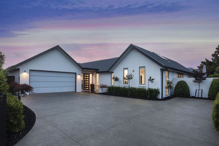 Photo of property in 7 Millpond Place, Parklands, Christchurch, 8083