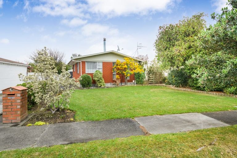 Photo of property in 1 Essex Place, Milson, Palmerston North, 4414