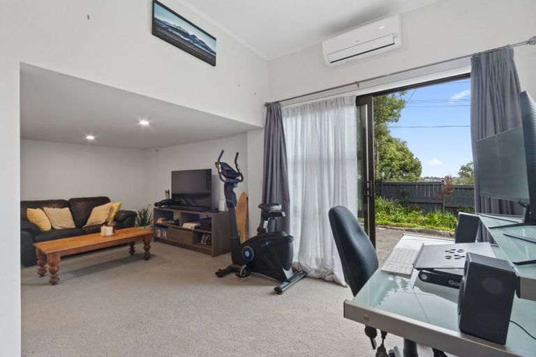 Photo of property in 3 View Road, Shelly Park, Auckland, 2014