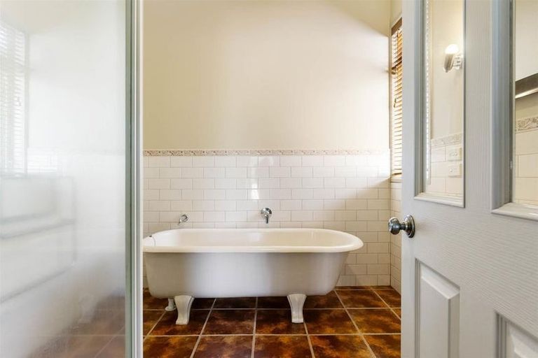 Photo of property in 111 Kaitemako Road, Welcome Bay, Tauranga, 3112