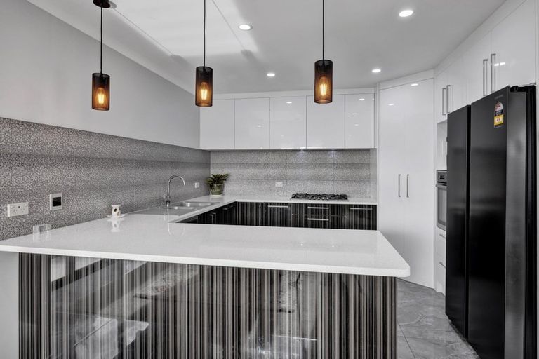 Photo of property in 6 Frederick Place, Whalers Gate, New Plymouth, 4310