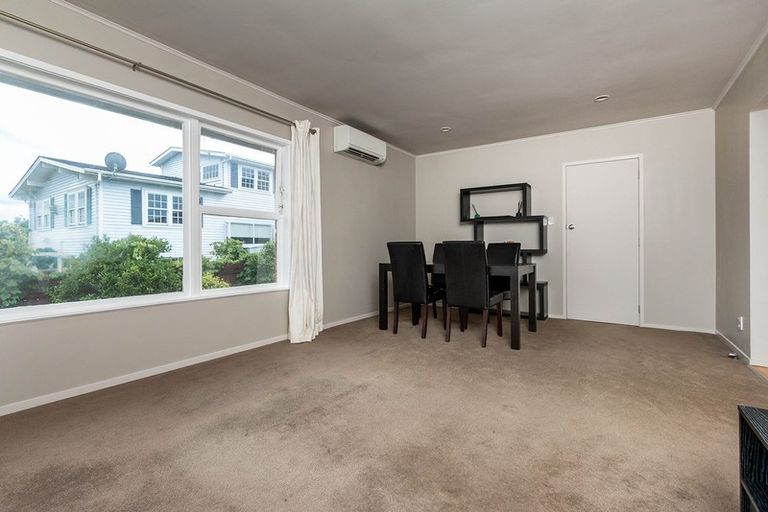 Photo of property in 2/12 Walter Street, Hauraki, Auckland, 0622