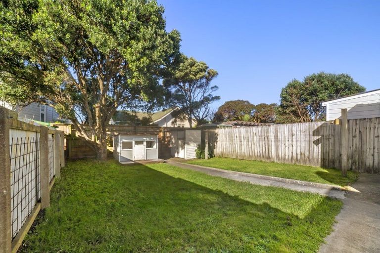 Photo of property in 123 Onepu Road, Lyall Bay, Wellington, 6022
