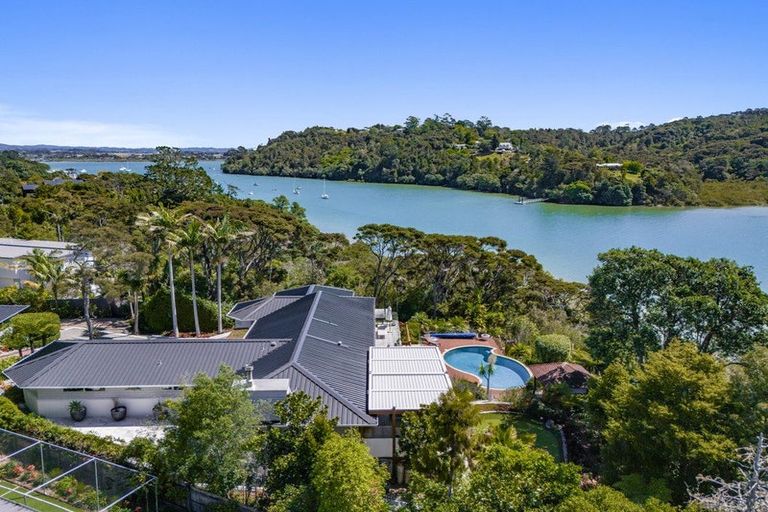 Photo of property in 14 Oscar Road, Greenhithe, Auckland, 0632