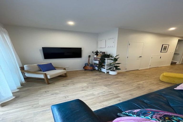 Photo of property in 4/89 Beach Road, Te Atatu Peninsula, 0610