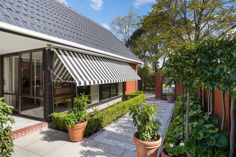 Photo of property in 33 Lavandula Crescent, Burnside, Christchurch, 8042