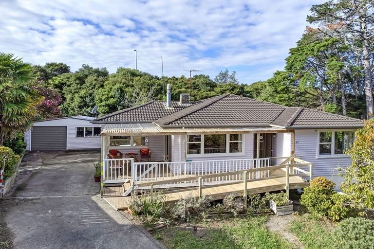 Photo of property in 49 Totaravale Drive, Totara Vale, Auckland, 0629
