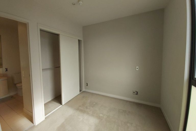 Photo of property in Halsey Apartments At Lighter Quay, 516/77 Halsey Street, Auckland Central, Auckland, 1010
