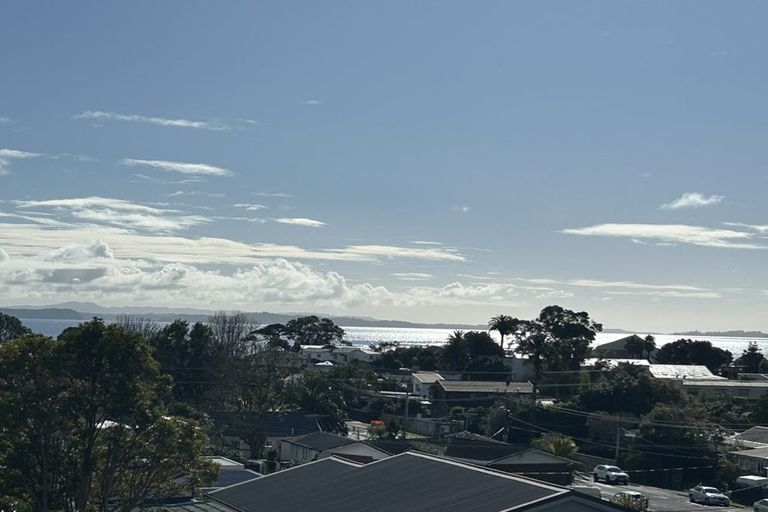 Photo of property in 46 Surf Road, Stanmore Bay, Whangaparaoa, 0932