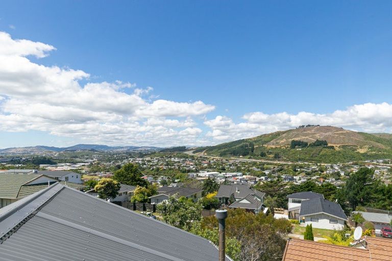 Photo of property in 3 Saint Aidans Way, Tawa, Wellington, 5028