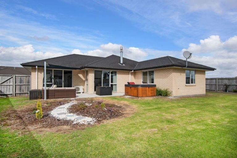 Photo of property in 14 O'farrell Drive, One Tree Point, 0118