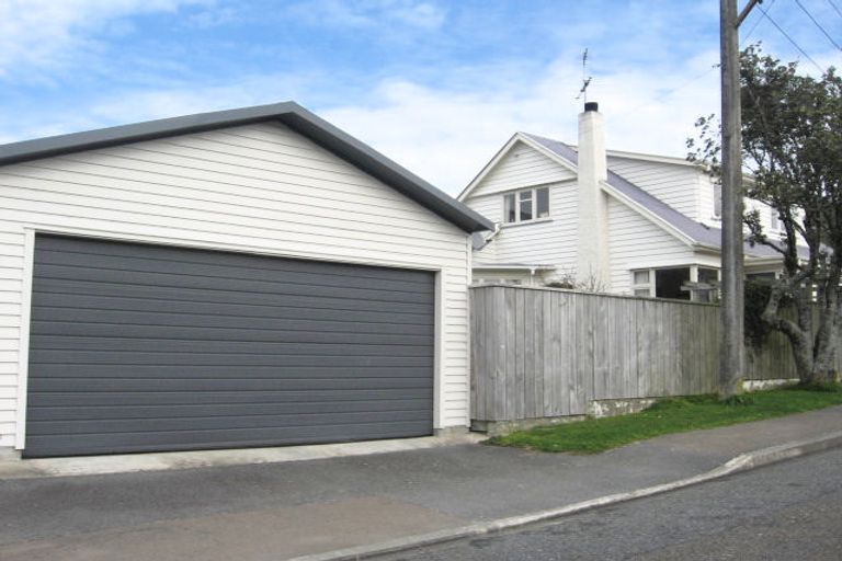 Photo of property in 33 Firth Terrace, Karori, Wellington, 6012