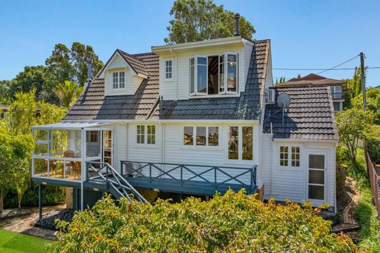Photo of property in 41 Montgomery Avenue, Rothesay Bay, Auckland, 0630