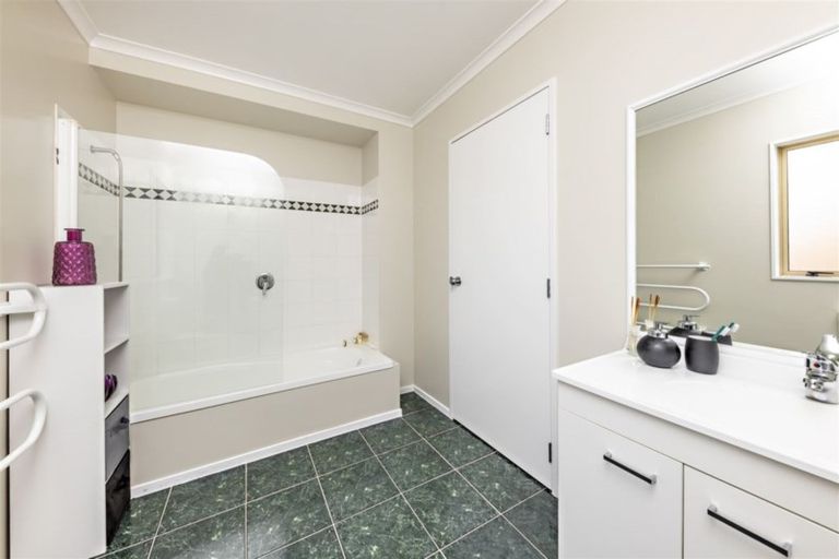 Photo of property in 31 Regalwood Place, Favona, Auckland, 2024