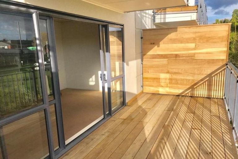 Photo of property in Krisley Court, 12/6 Ambrico Place, New Lynn, Auckland, 0600