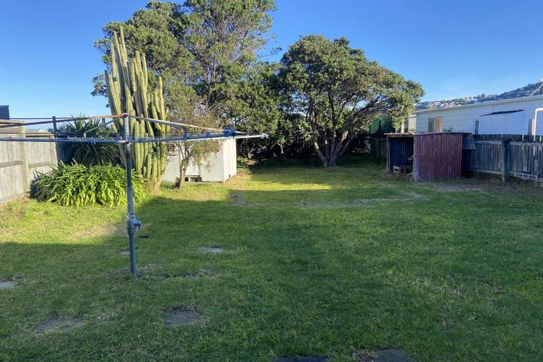 Photo of property in 94 Endeavour Street, Lyall Bay, Wellington, 6022