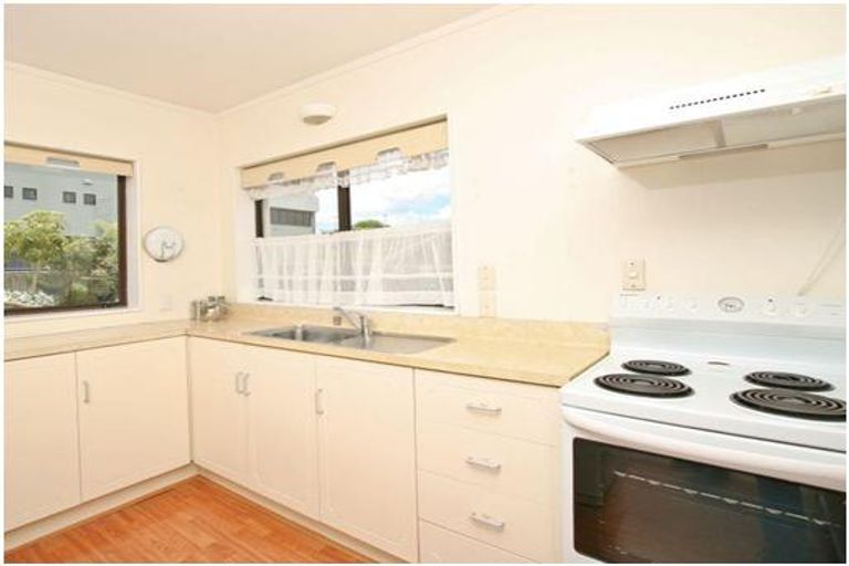 Photo of property in 4/50 Wellington Street, Howick, Auckland, 2014