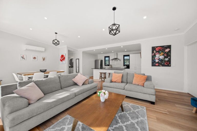 Photo of property in 32 Burgundy Drive, Martinborough, 5711