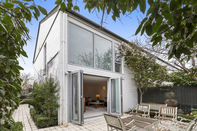 Photo of property in 3/99 Aikmans Road, Merivale, Christchurch, 8014
