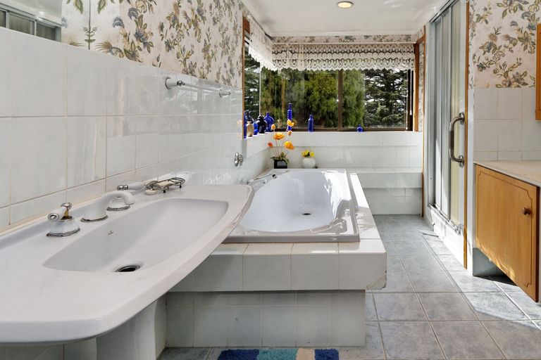 Photo of property in 4a Roland Hill, Glen Eden, Auckland, 0602