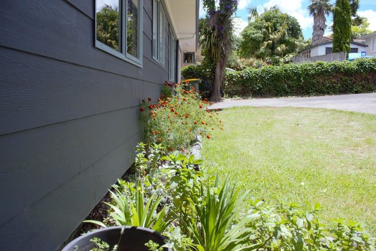 Photo of property in 27a Tirimoana Road, Te Atatu South, Auckland, 0602