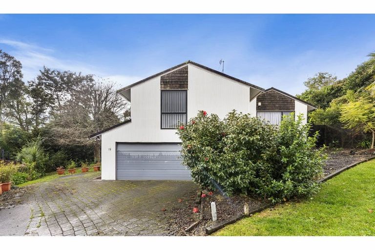 Photo of property in 19 Palmetto Place, Goodwood Heights, Auckland, 2105
