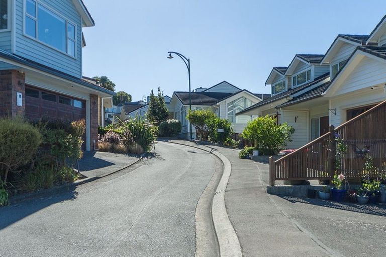 Photo of property in 11 Curnow Way, Kaiwharawhara, Wellington, 6035