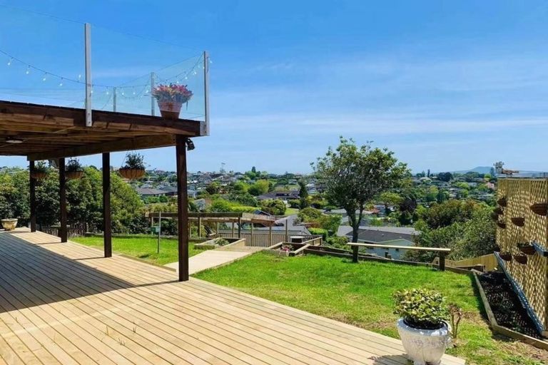 Photo of property in 84 Mellons Bay Road, Mellons Bay, Auckland, 2014