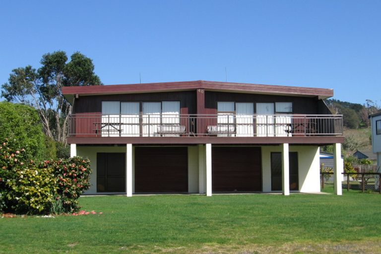 Photo of property in 40 Banks Street, Cooks Beach, Whitianga, 3591