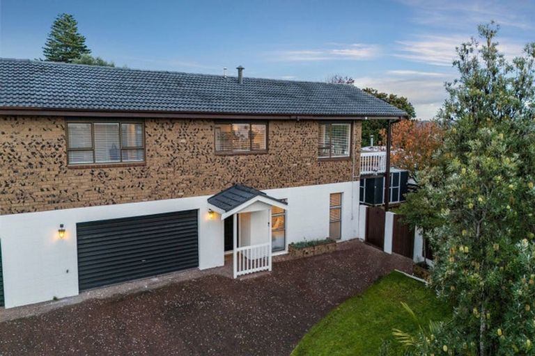 Photo of property in 2/131 Mokoia Road, Birkenhead, Auckland, 0626