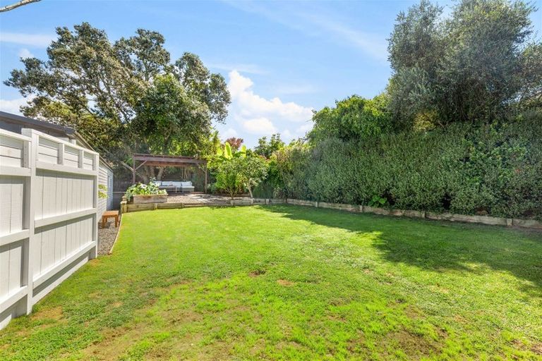 Photo of property in 9 Paewai Road, Glen Eden, Auckland, 0602