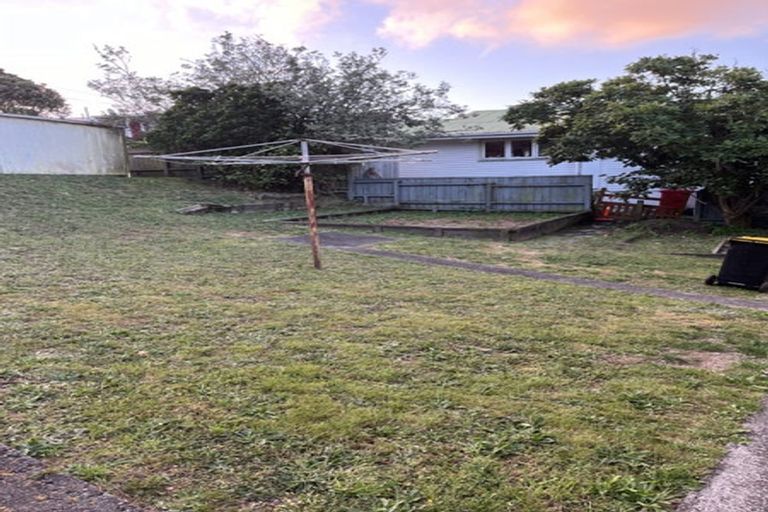 Photo of property in 38 Black Rock Road, Newlands, Wellington, 6037